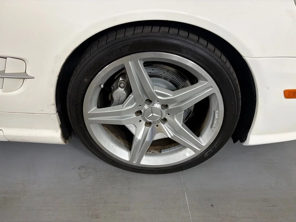 Used 2009 Diamond White Metallic Mercedes-Benz SL 550 image 10
