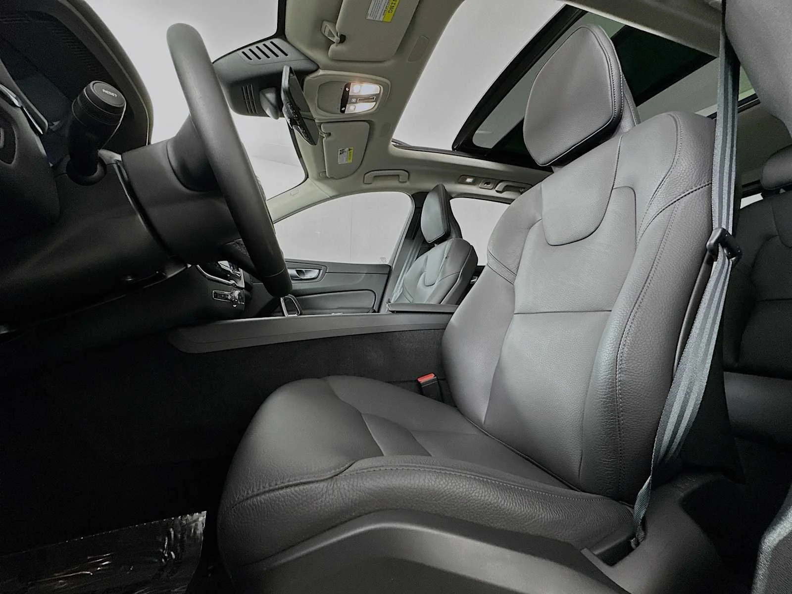 2025 Volvo XC60 Plus - Photo 19