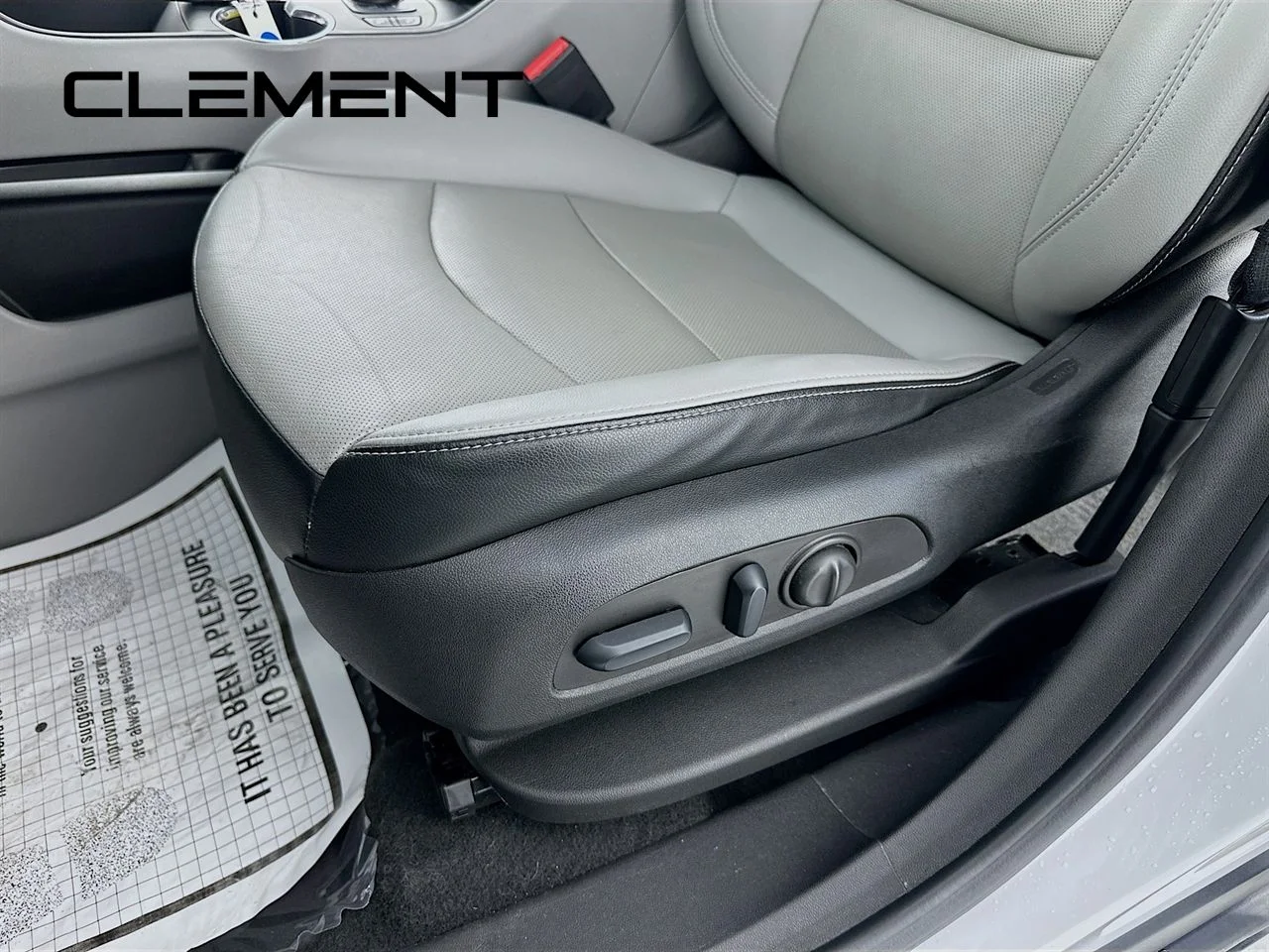 Used 2023 Summit White GMC SLT image 28