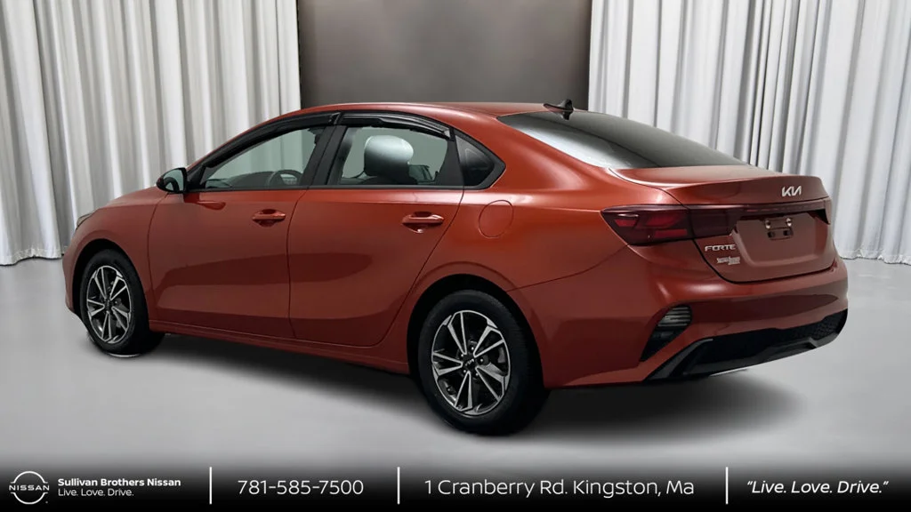 Used 2023 Red Kia LXS image 7