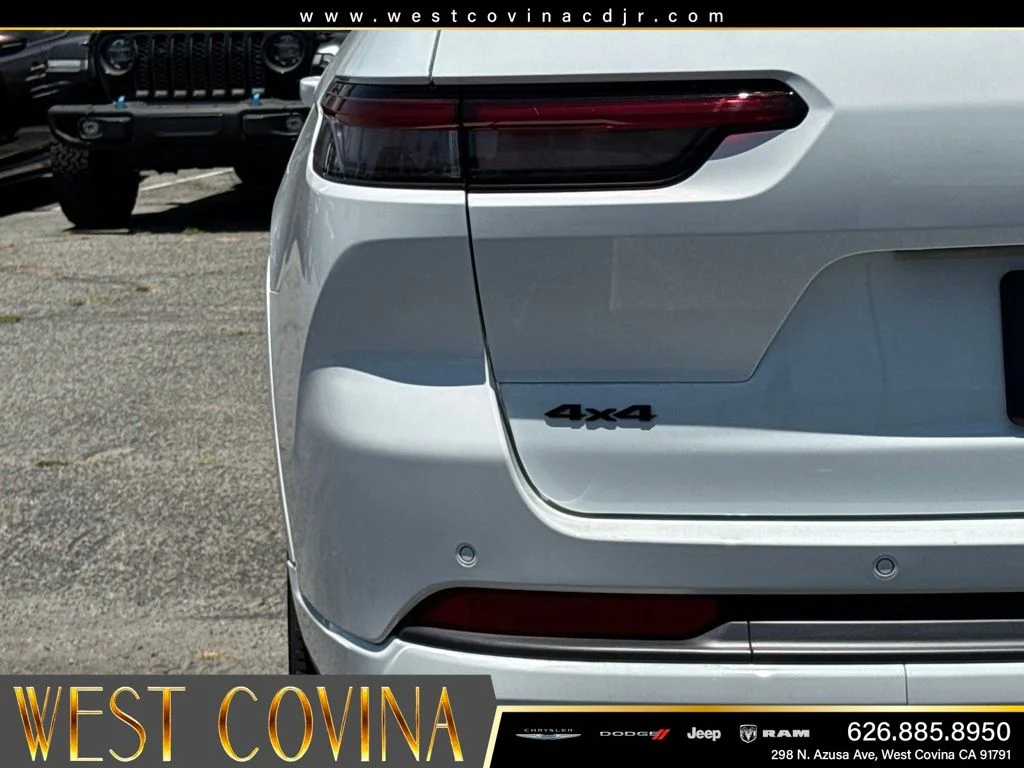 New 2026 Bright White Clear-Coat Exterior Paint Jeep Limited Reserve image 14
