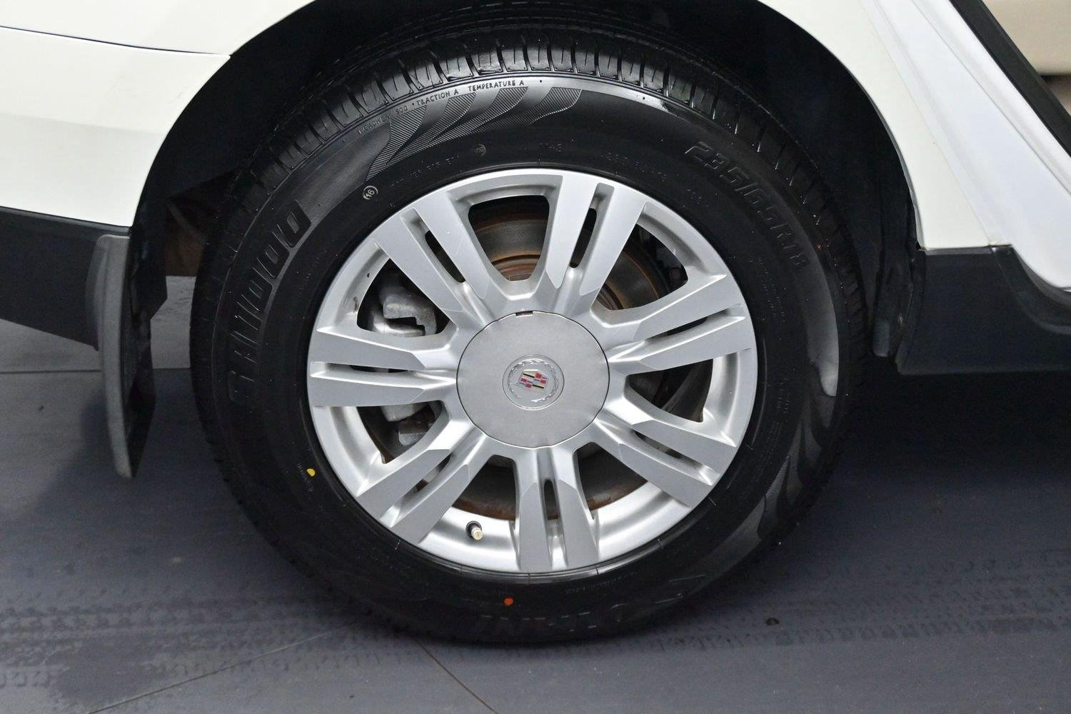 Used 2014 Platinum Ice Tricoat Cadillac Luxury Collection image 34