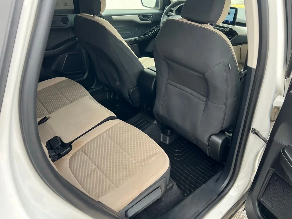 Used 2022 Star White Ford SE image 21