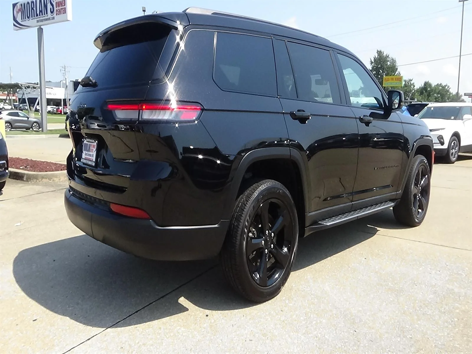 Certified Used 2025 Diamond Black Crystal Pearl Coat (pxj) Jeep Altitude X image 6