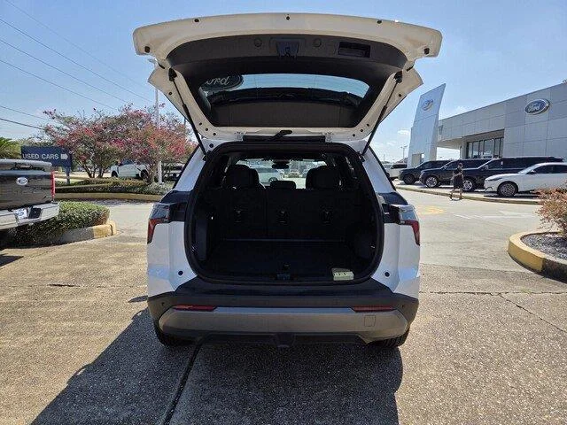 Used 2026 Summit White Chevrolet AWD LT image 31
