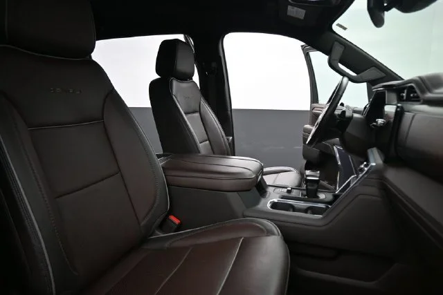 Used 2023 Silver GMC Denali image 21
