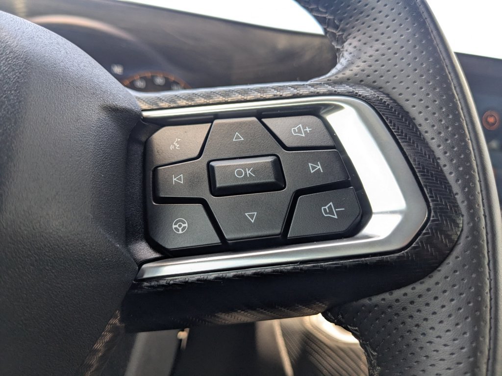Used 2025  Ford GT Premium image 21