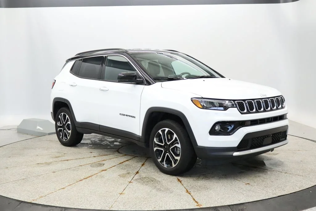 Used 2024 White Jeep Limited image 9