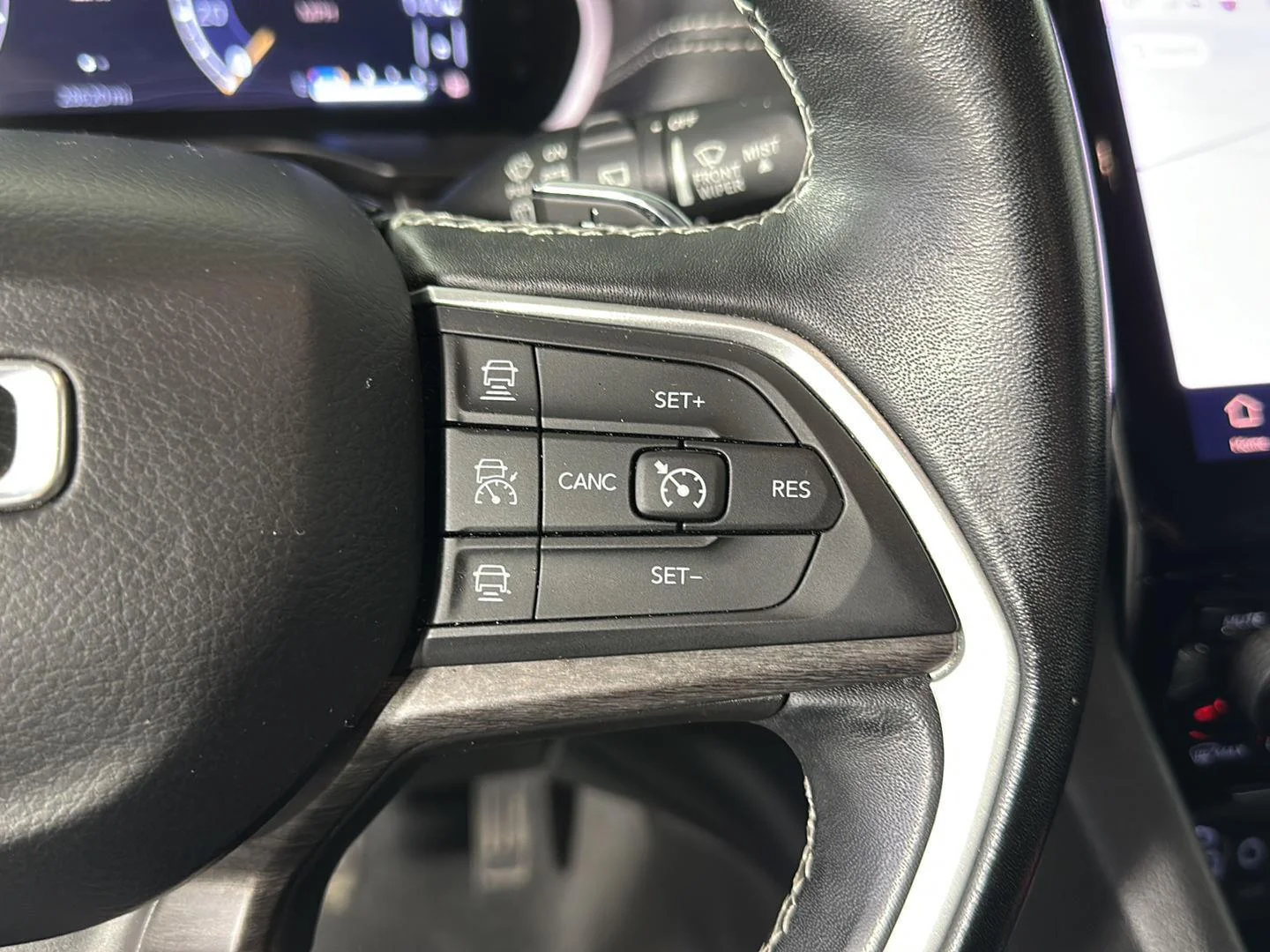 Used 2021 Diamond Black Crystal Pearlcoat Jeep Limited image 14