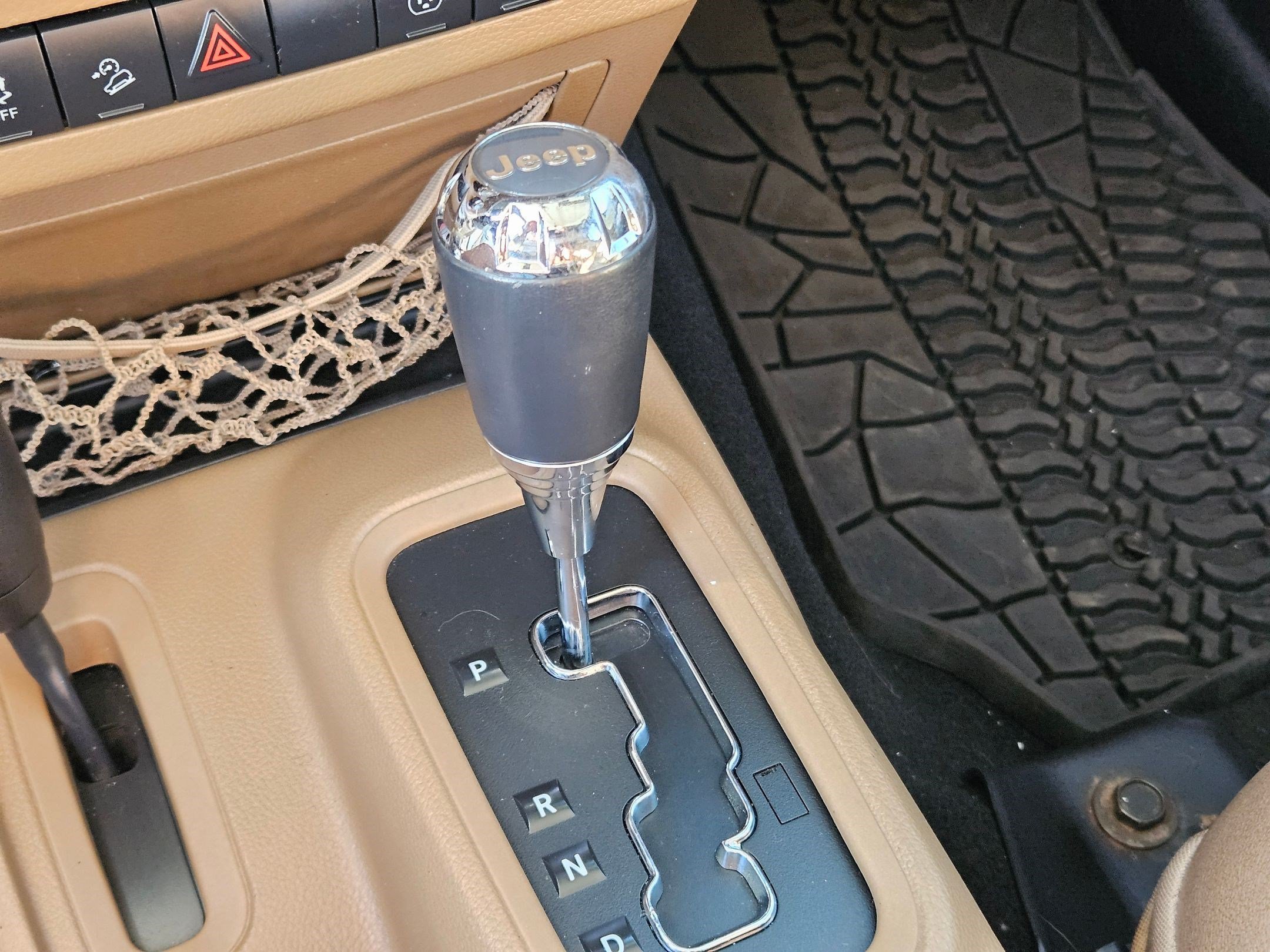 Used 2013 Bright White Clearcoat Jeep Sahara image 26