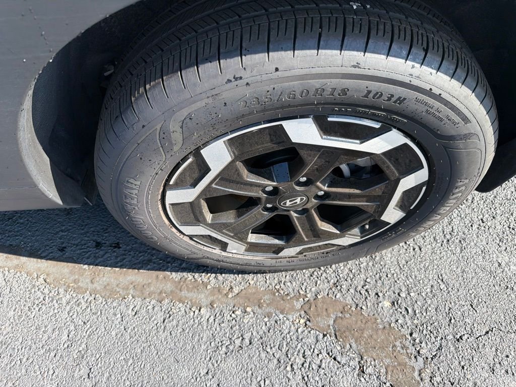 Used 2024 White Hyundai SEL image 11