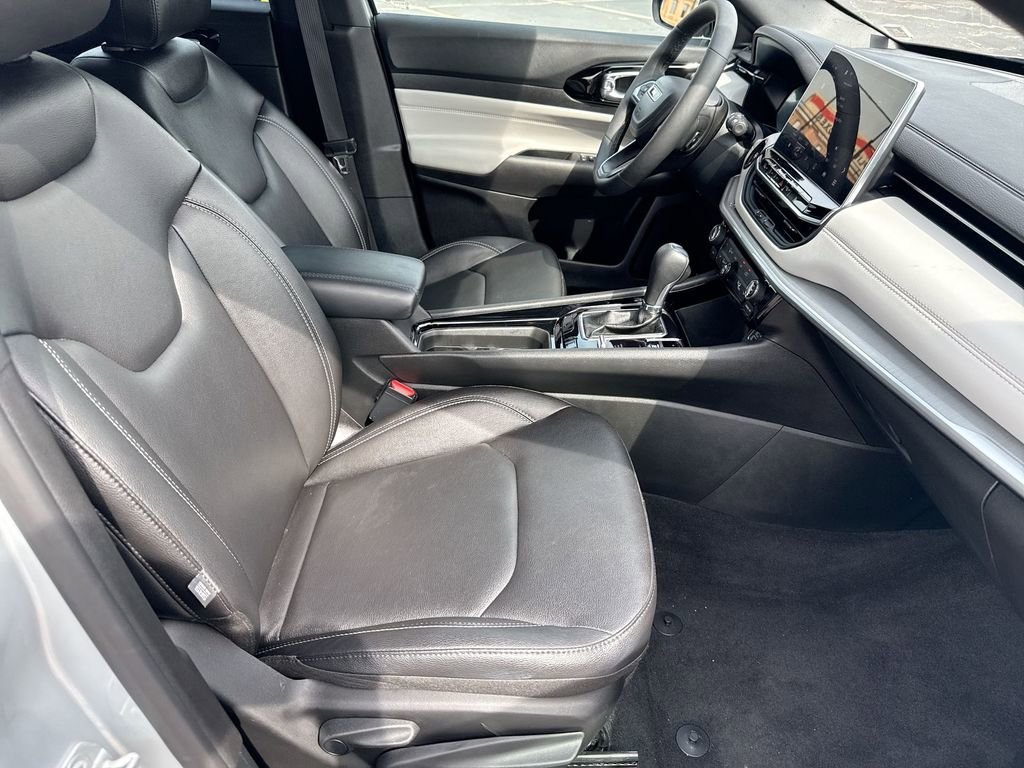 Used 2026 Silver Jeep Limited image 28