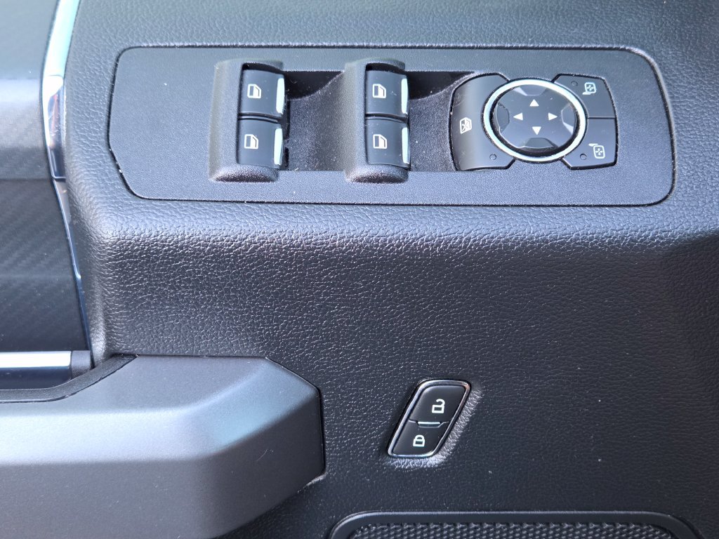 Used 2018 Blue Ford XLT image 27