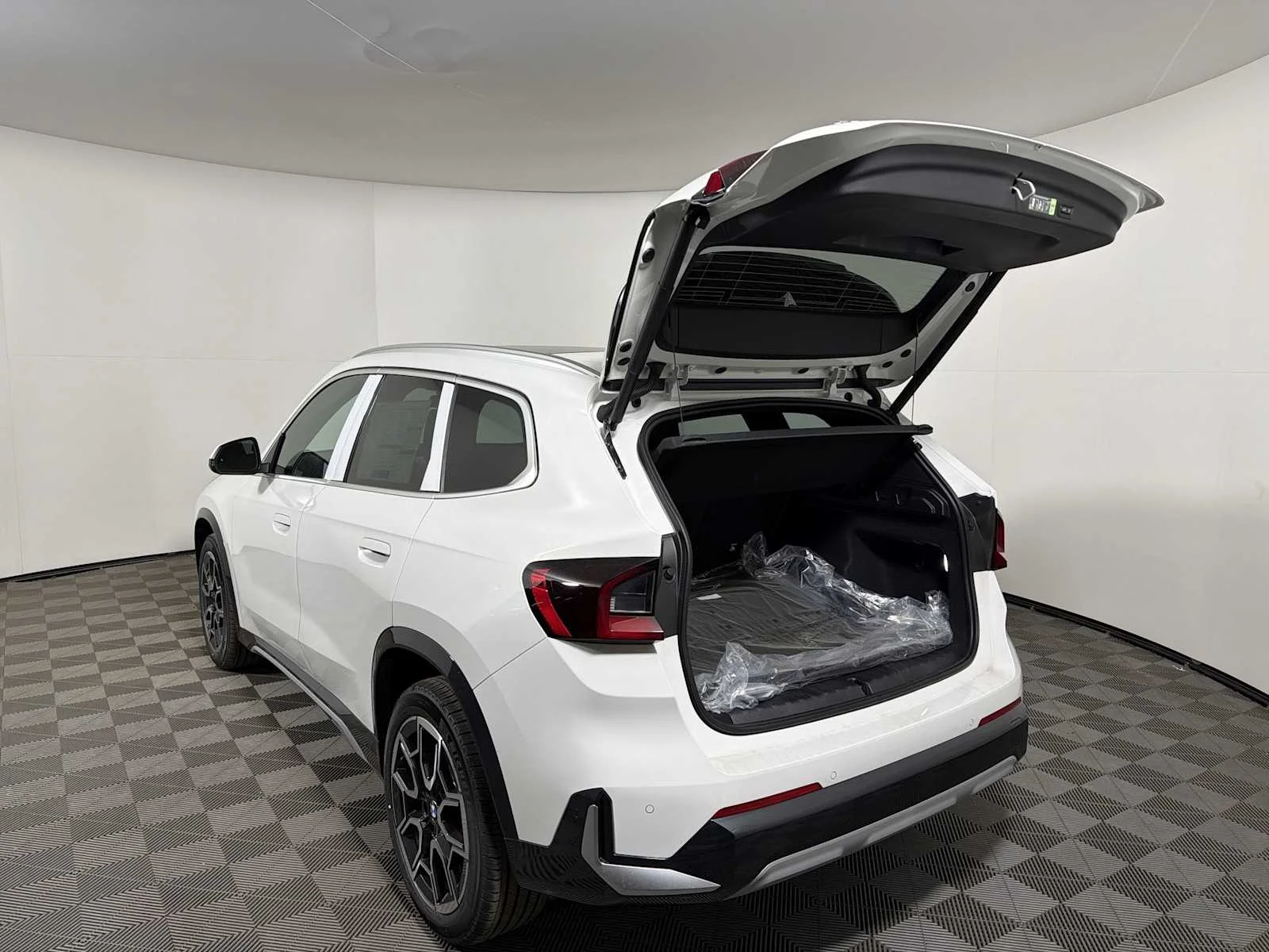 New 2026 Alpine White BMW xDrive28i image 20