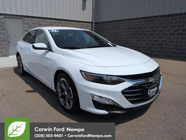 Used 2024 Summit White Chevrolet  image 1
