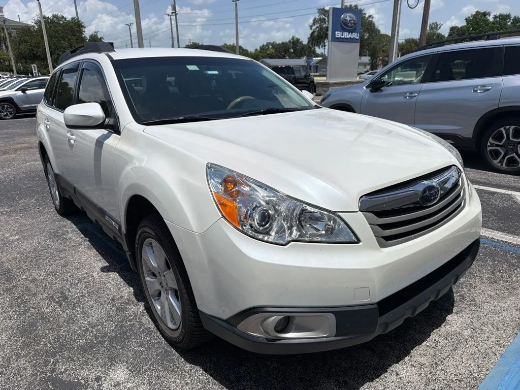 Used 2011 White Subaru 2.5i Premium image 4