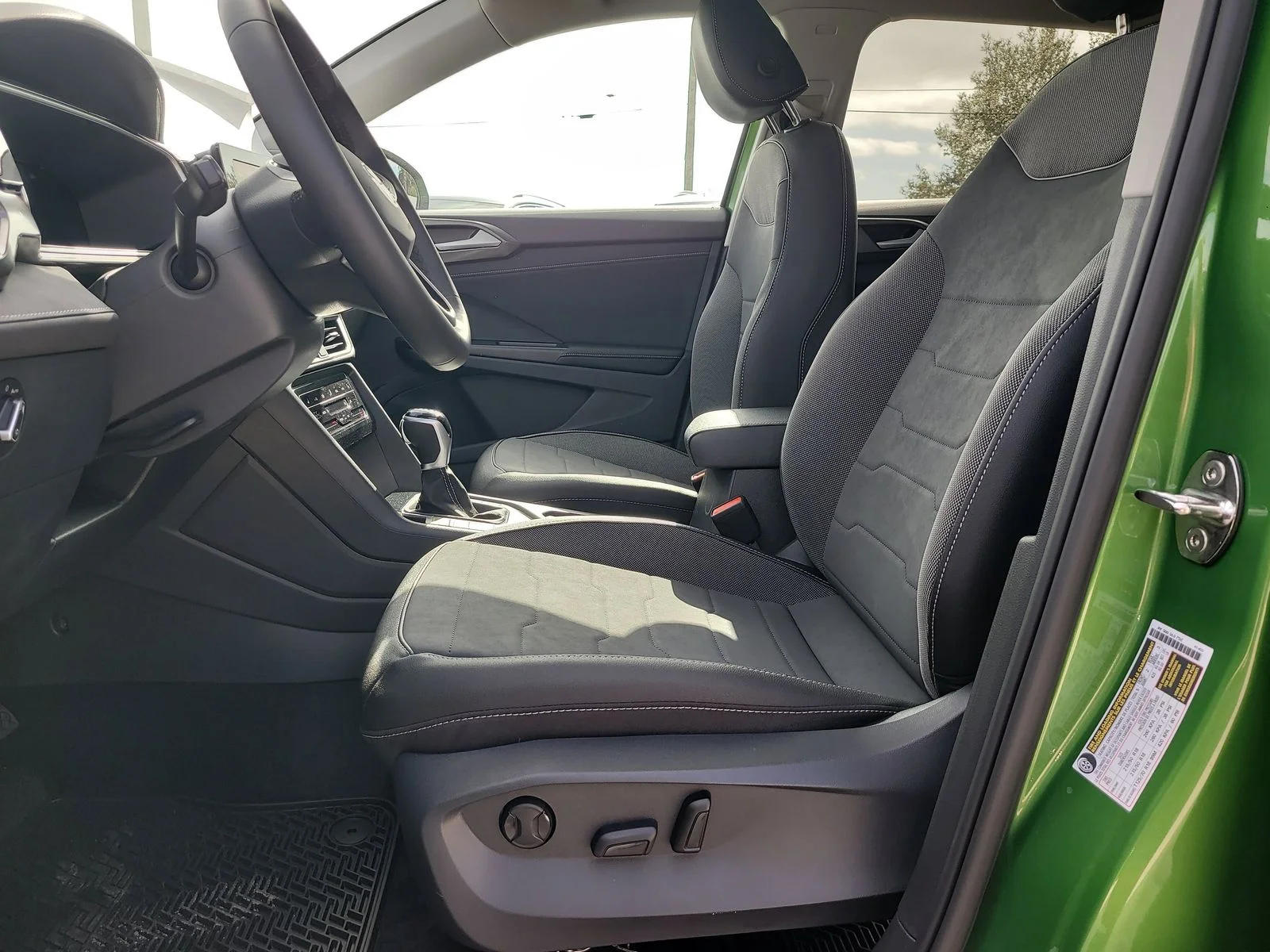 New 2026 Bright Moss Green W/Deep Black Roof Volkswagen 1.5T SE Black image 18