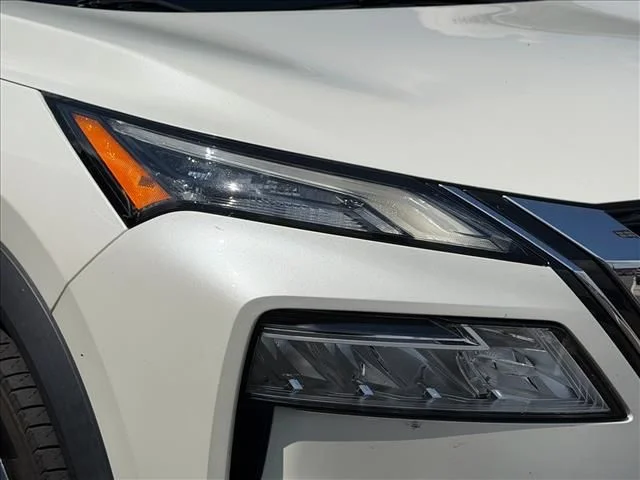 Used 2023 White Nissan SV image 6