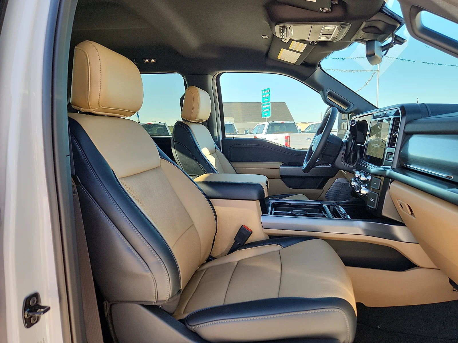 New 2026 Oxford White Ford Lariat image 20