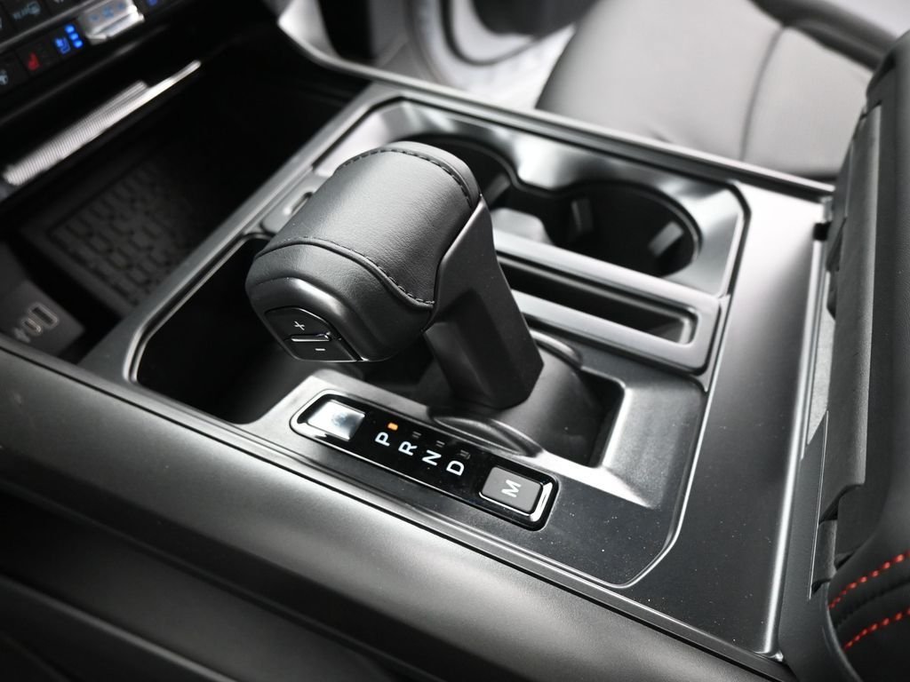 New 2025 Oxford White Ford Lariat image 19