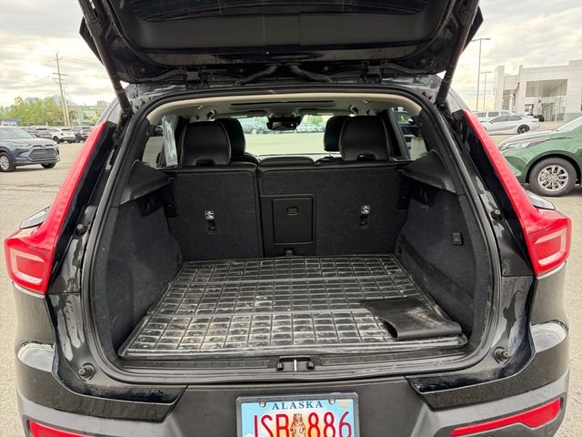 Used 2020 Black Volvo Momentum image 23