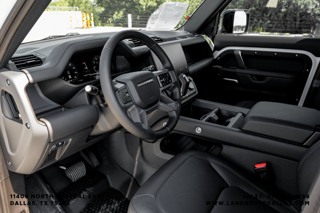 New 2026 Fuji White Land Rover X-Dynamic SE image 2