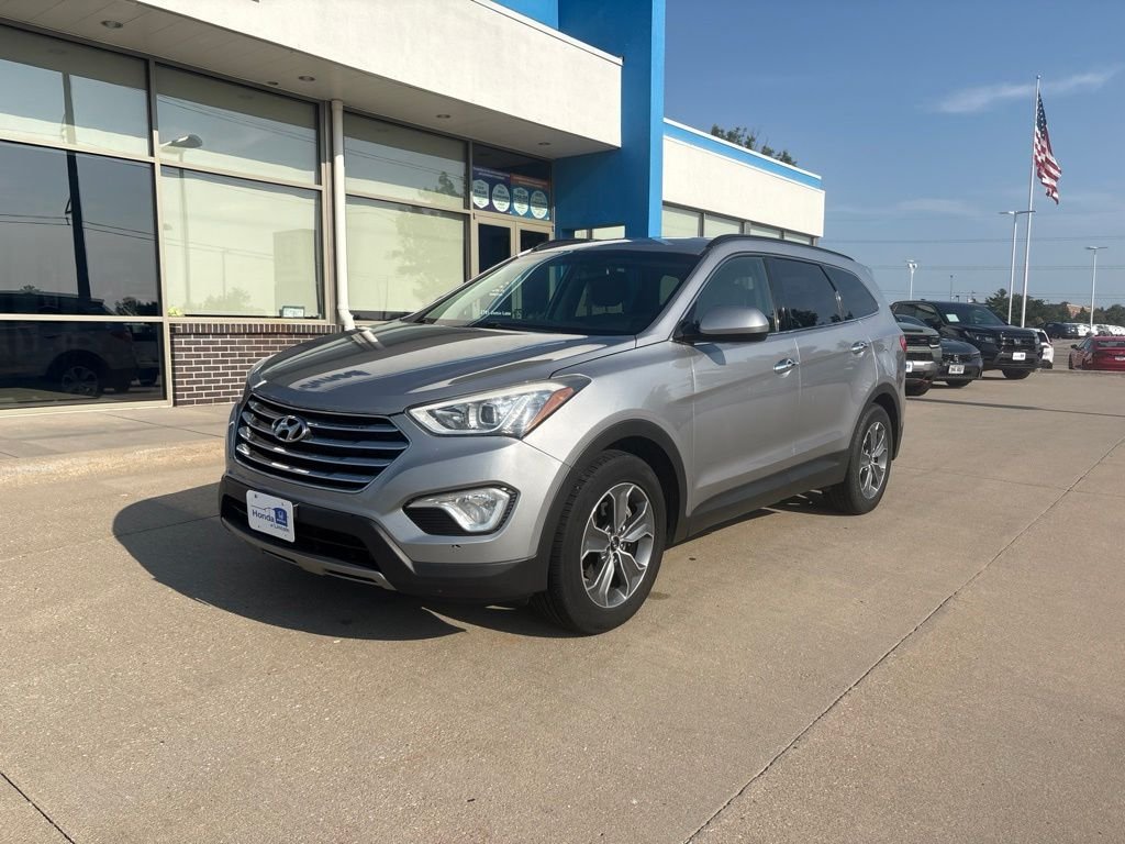 Used 2016 Iron Frost Hyundai SE image 1