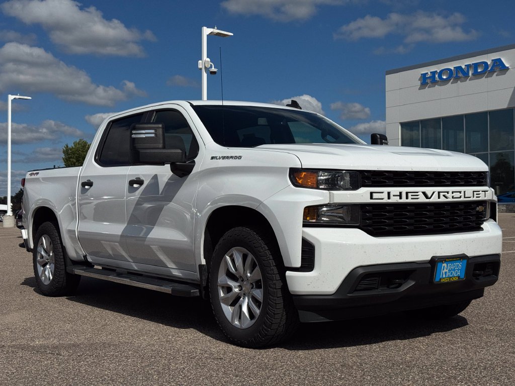 Used 2021 Summit White Chevrolet Custom image 3