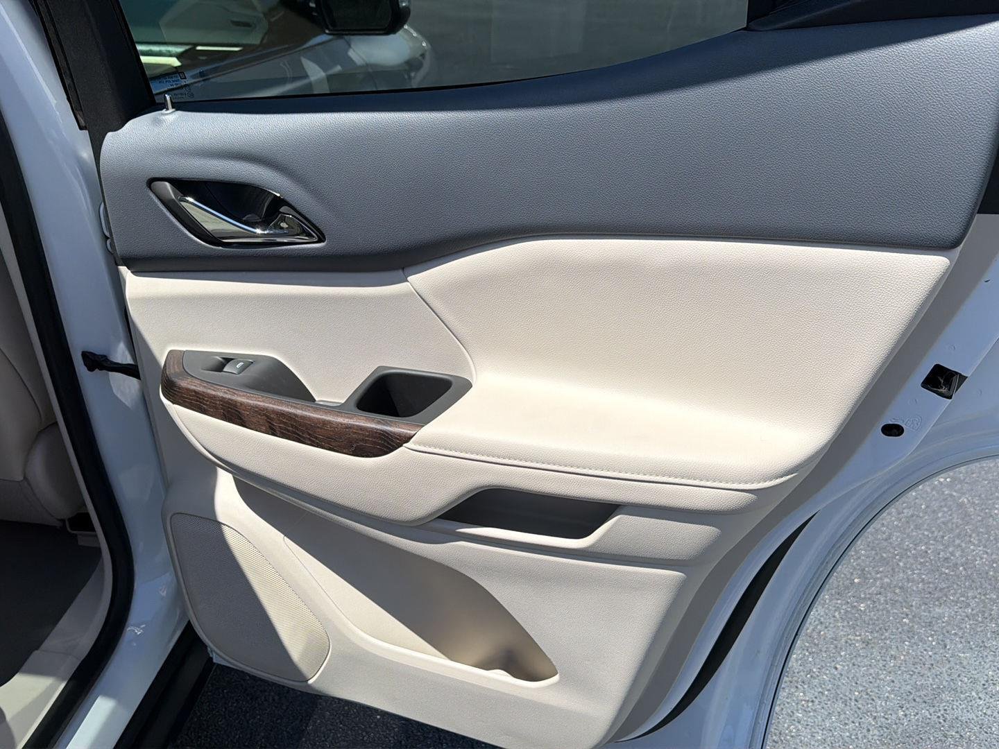 Used 2023 White Frost Tricoat GMC Denali image 16