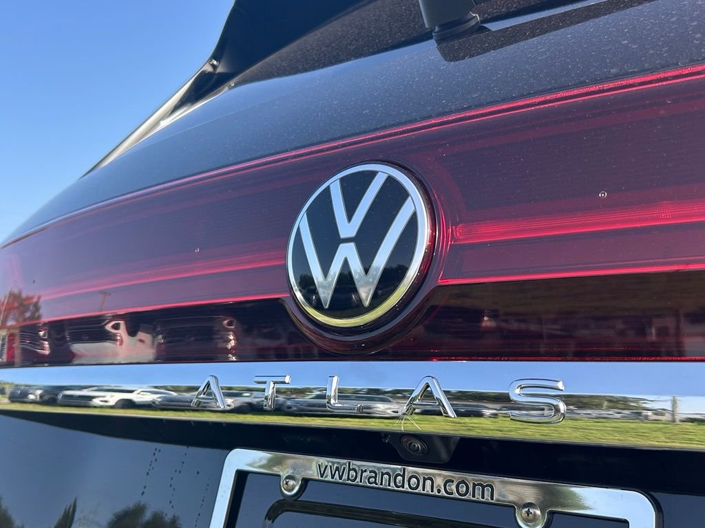 New 2026 Black Volkswagen SE w/Technology image 39