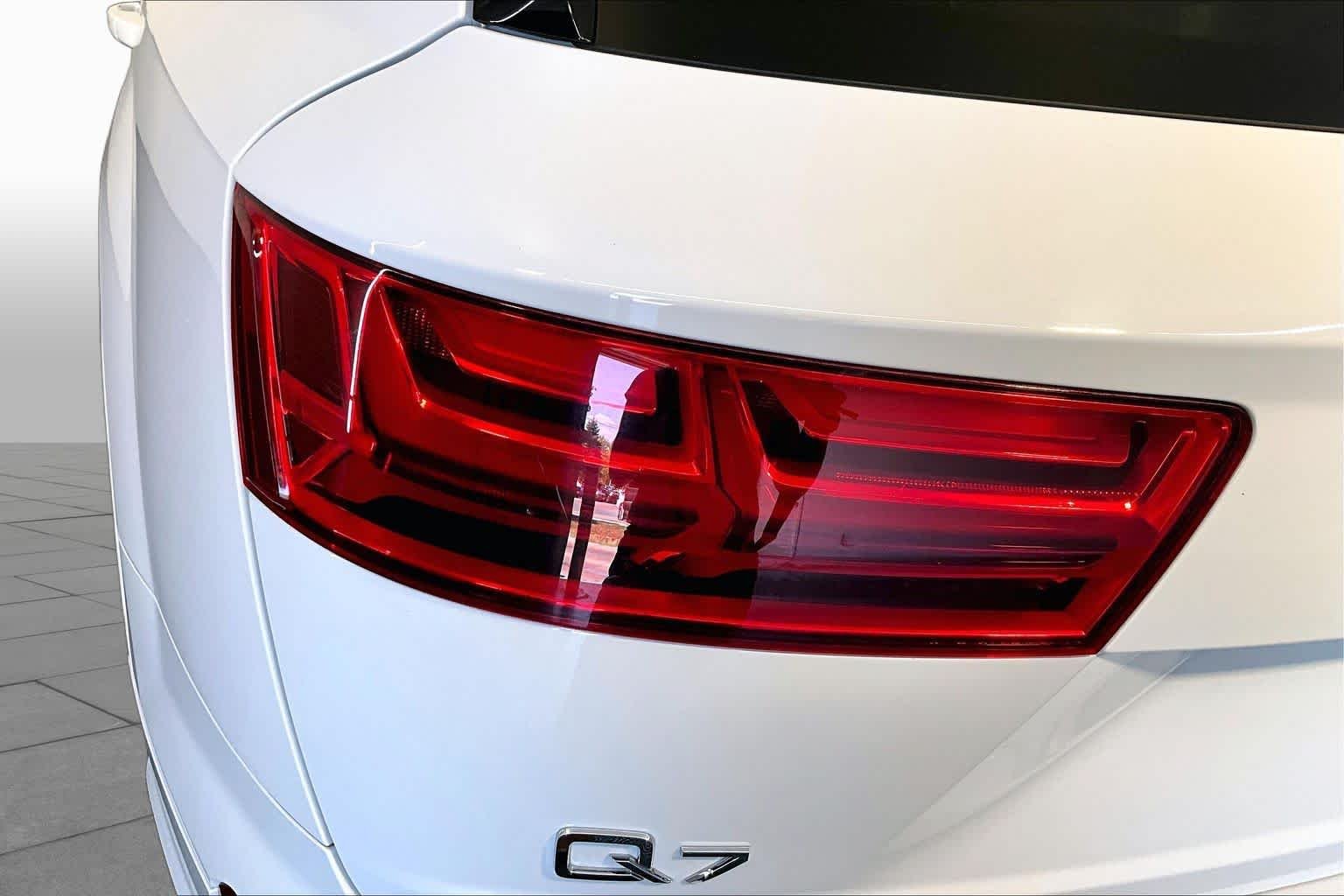 Used 2018 Carrara White Audi Premium Plus image 28