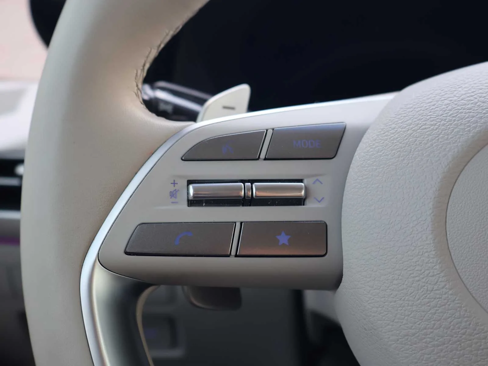 Used 2024 Hyper White Hyundai Limited image 27