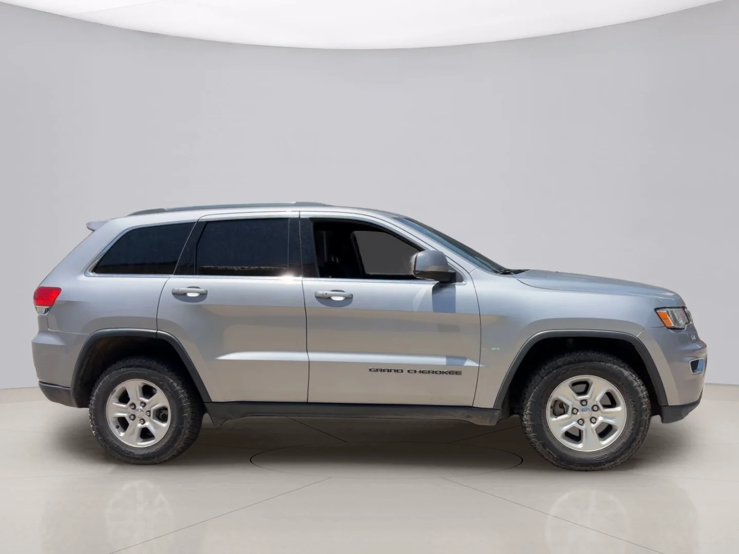 Used 2017 Silver Jeep LAREDO image 6