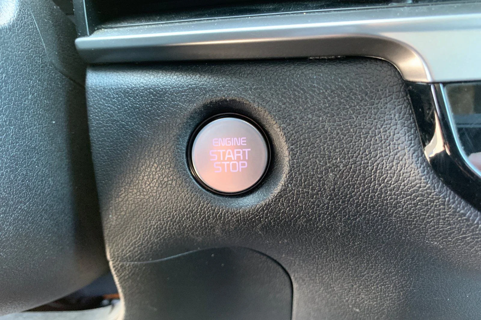Used 2024 White Kia S image 29