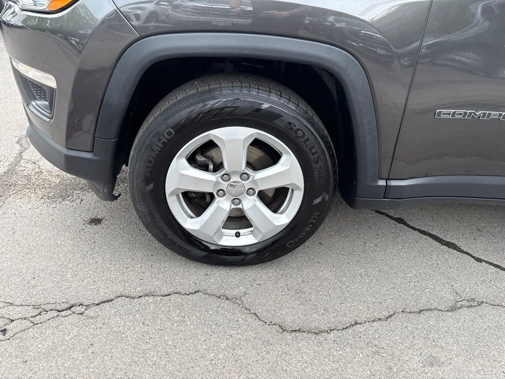 Used 2018 Gray Jeep Latitude image 11