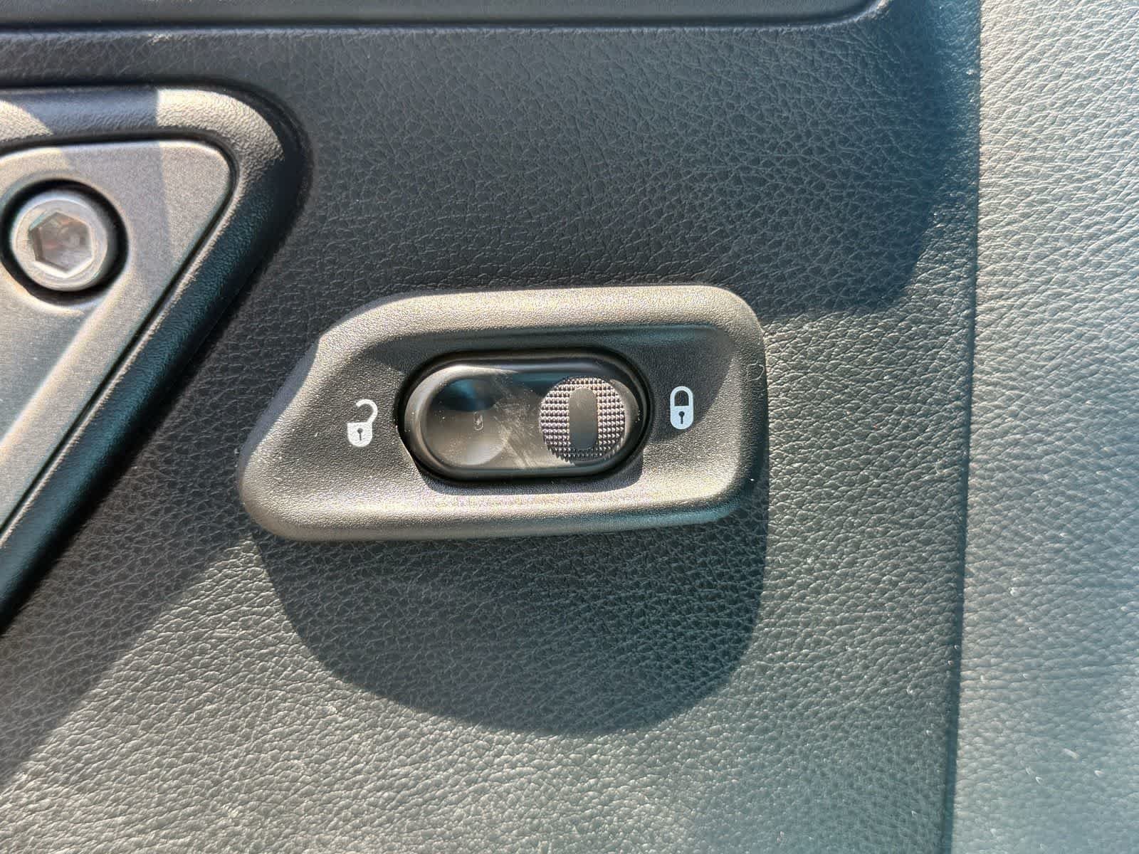 Imagen 10 de un Jeep Sport de 2017 de segunda mano con acabado «Chief Clearcoat»