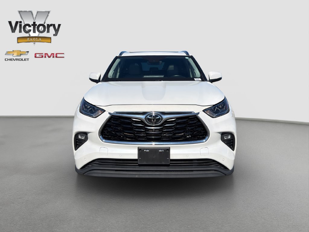 Used 2022 White Toyota Limited image 2