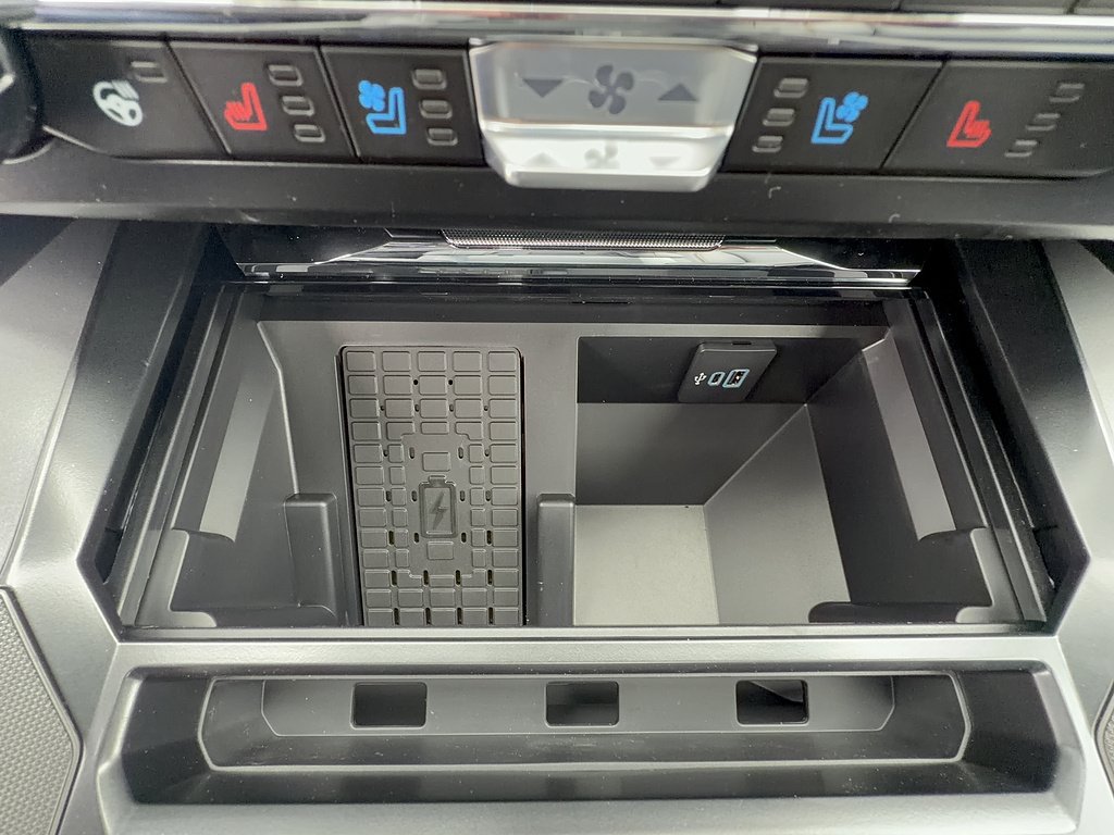 New 2026 Glacier Gray Metallic Tri-Coat Ford F-250® Lariat® image 17