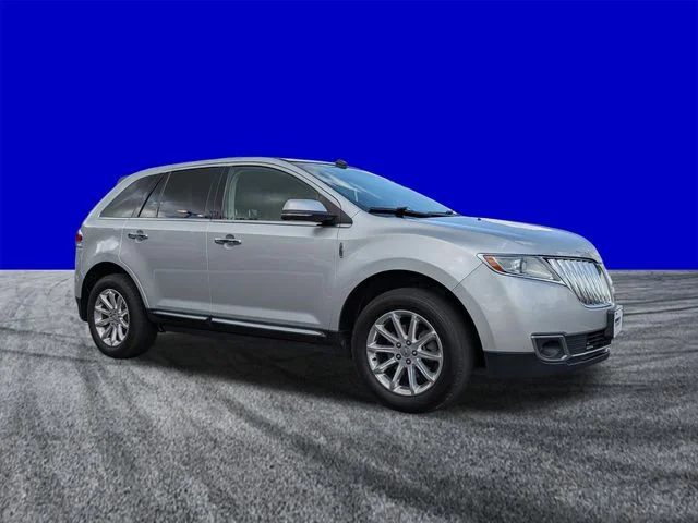 Used 2014 Gray Lincoln Base image 2
