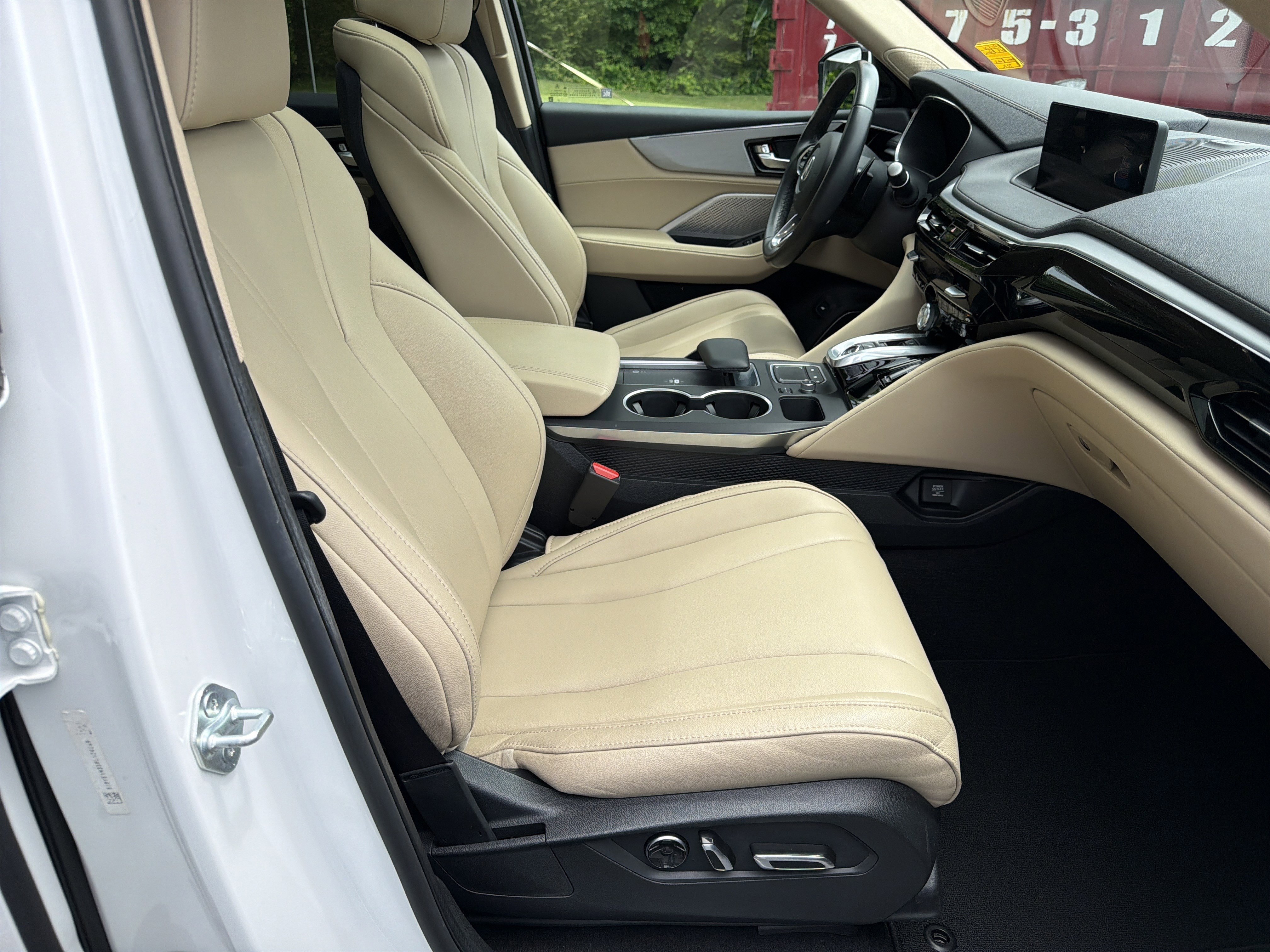 Used 2023  Acura  image 13