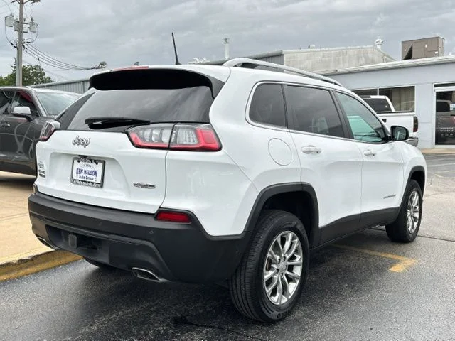 Used 2021 White Jeep Latitude Lux image 14