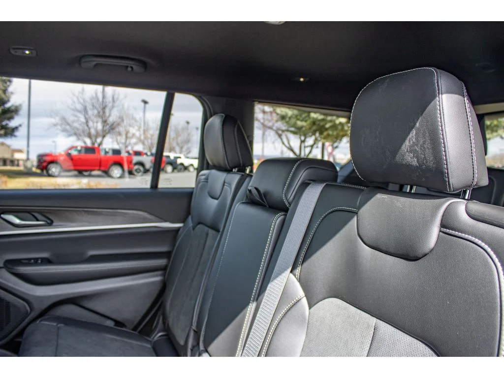 New 2026 Bright White Clearcoat Jeep Laredo Altitude image 39