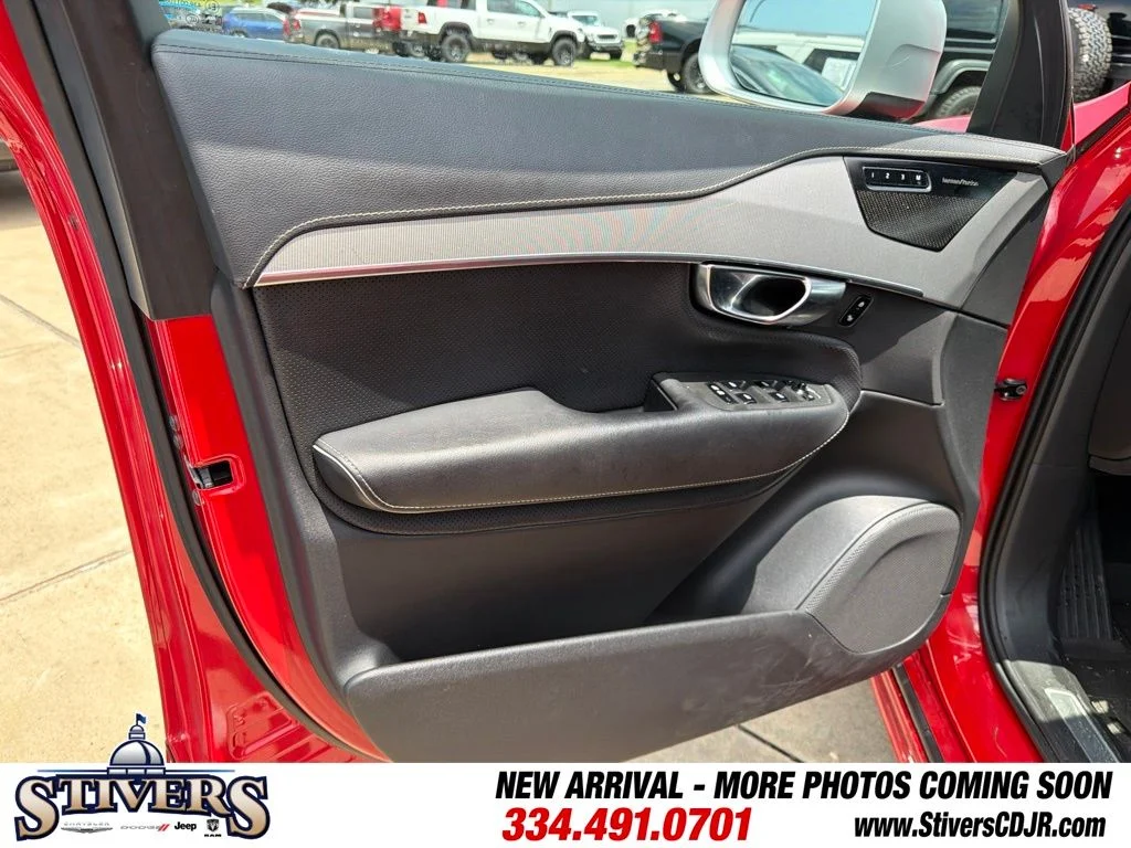 Used 2019 Red Volvo T6 R-Design image 16