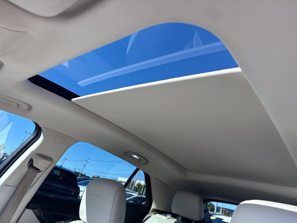 Used 2021 Red Buick Avenir image 21