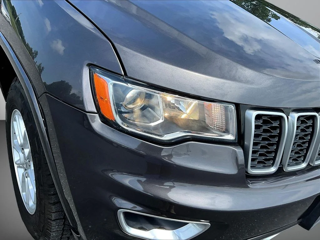Used 2018 Crystal Metallic Jeep Limited image 33