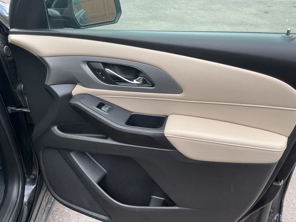 Used 2022 Mosaic Black Metallic Chevrolet LT Cloth image 12