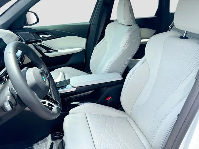 Used 2026 White BMW xDrive28i image 21