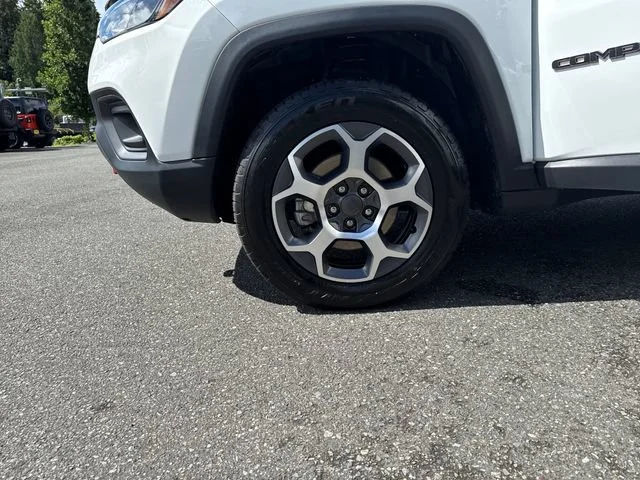 Used 2022 Bright White Clearcoat Jeep Trailhawk image 27
