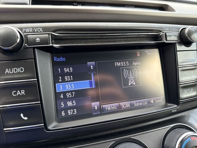 2015 Toyota RAV4 LE - Photo 16