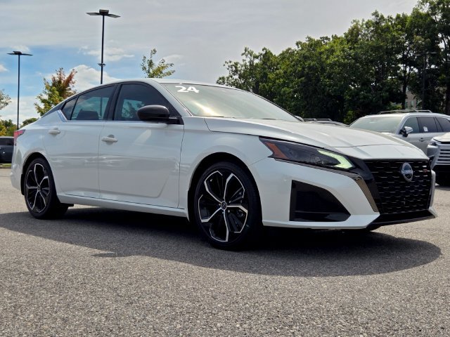 Used 2024 White Nissan 2.5 SR image 7